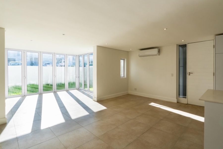 To Let 3 Bedroom Property for Rent in Voliere Estate Western Cape